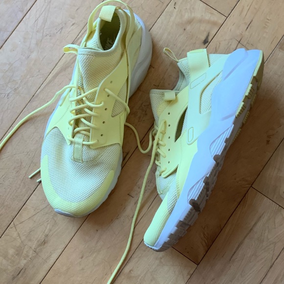Nike Shoes | Light Yellow Nike Mens Shoes | Poshmark